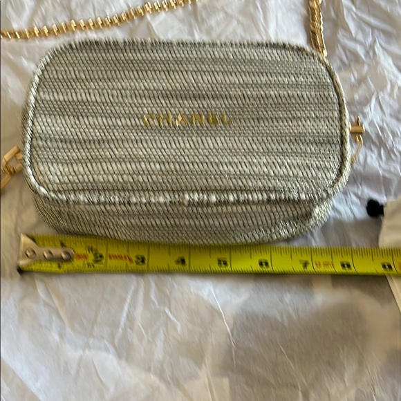 Chanel Beige Woven Shoulder Bag, Unbranded Chain Dust Bag and Makeup Bundle NWT - Picture 11 of 15